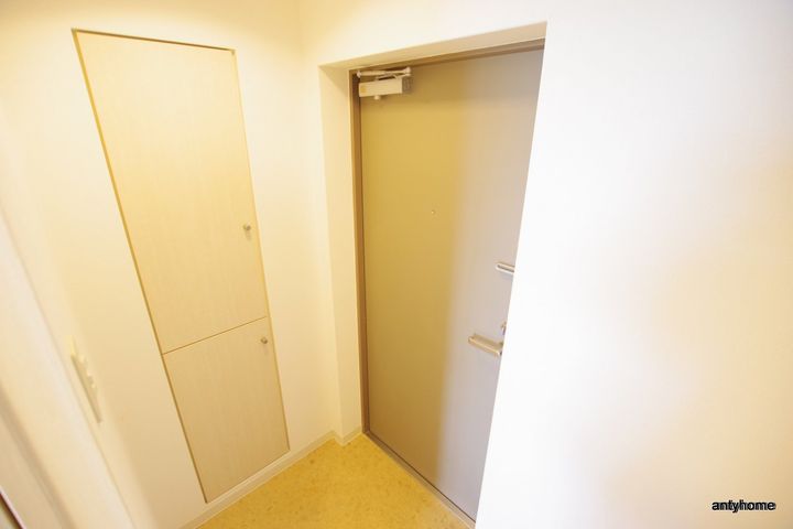 アーデン江坂2の玄関