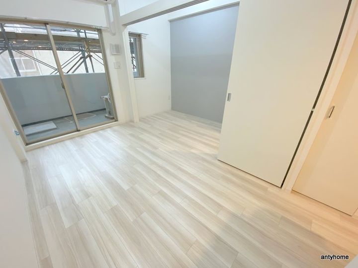 セレニテ阿波座ミラクの居間