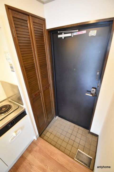 大阪府吹田市江坂町5丁目(マンション)の賃貸物件の玄関