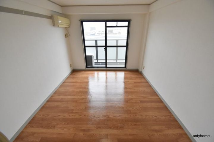 大阪府吹田市江坂町5丁目(マンション)の賃貸物件の居間