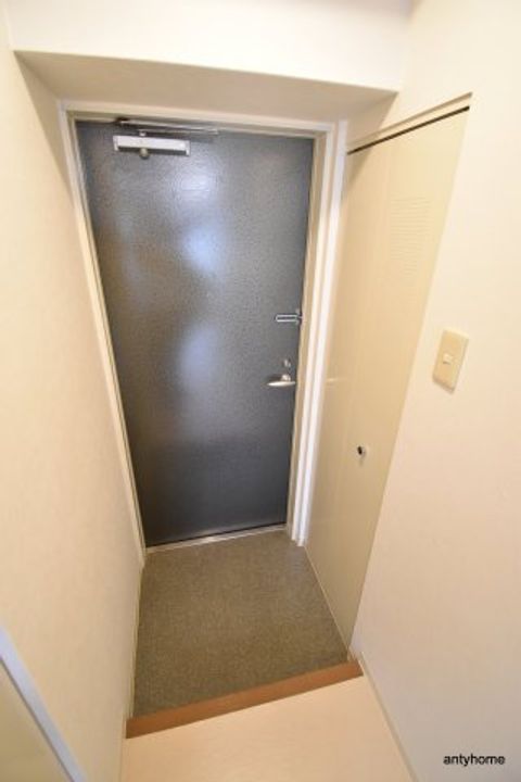 大阪府吹田市垂水町3丁目(マンション)の賃貸物件の玄関