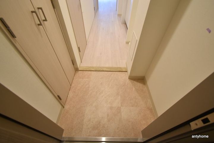 ジオエント新町の玄関