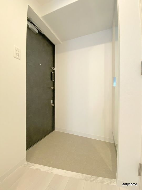 エスリードザグラン天六の玄関