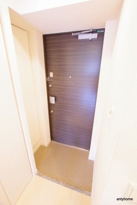 プレサンス天神橋ディオレの玄関