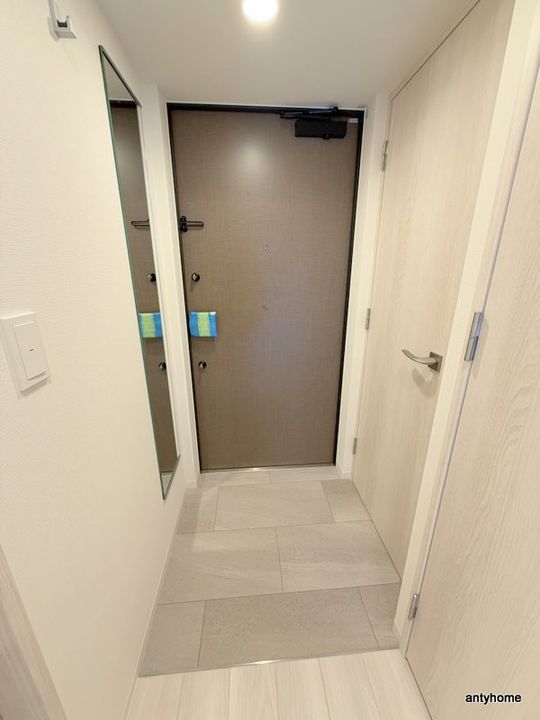 コンフォリア新大阪宮原Qの玄関