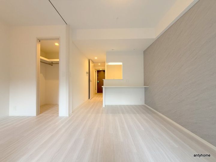 コンフォリア新大阪宮原Qの居間