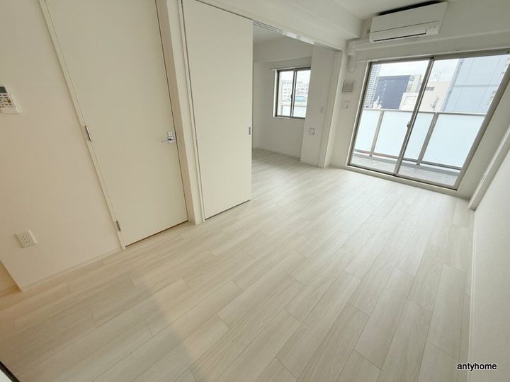 セレニテフラン新大阪の居間