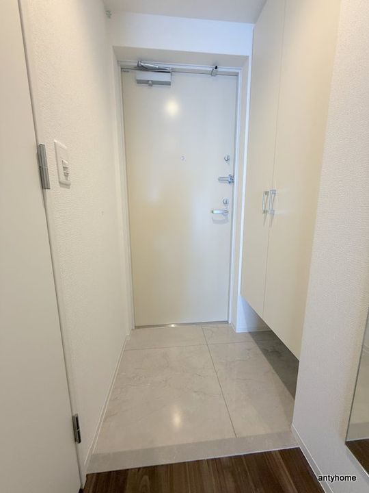 セレニテフラン新大阪の玄関