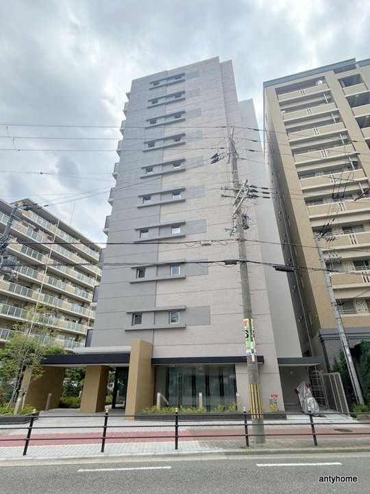 STANDZ新大阪の外観