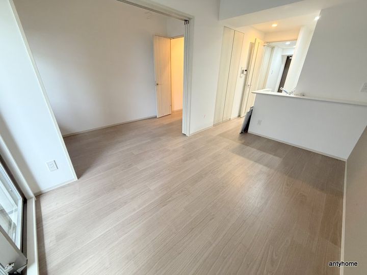 STANDZ新大阪の居間