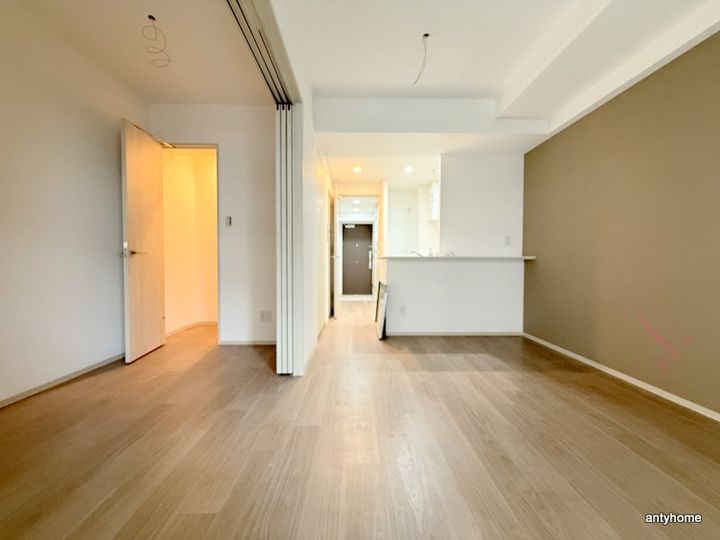 STANDZ新大阪の居間