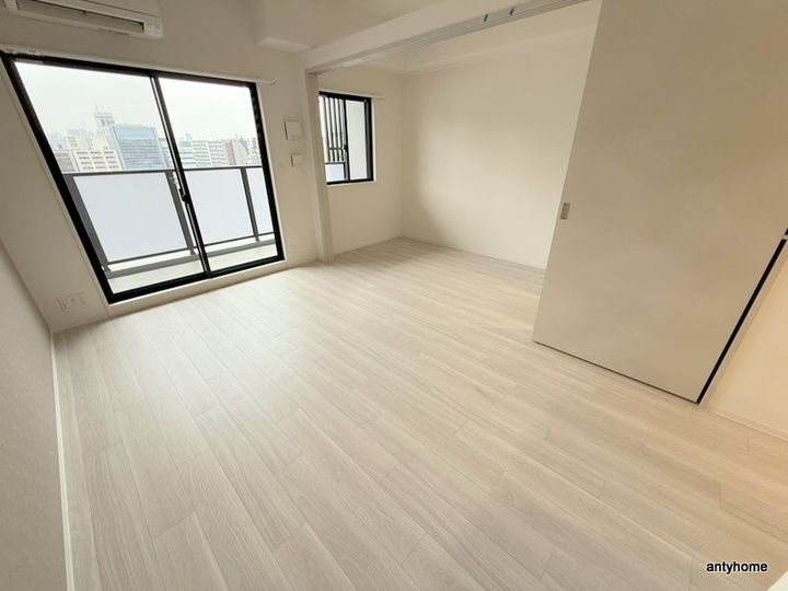 コンフォリア・リヴ新大阪西宮原ソルテラスの居間