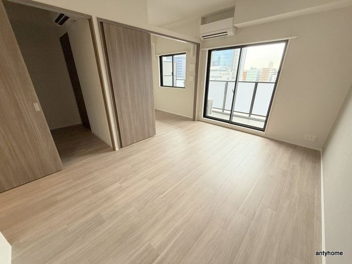 コンフォリア・リヴ新大阪西宮原ソルテラスの居間