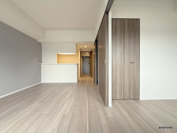 コンフォリア・リヴ新大阪西宮原ソルテラスの居間