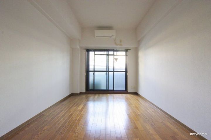 エスリード本町の居間