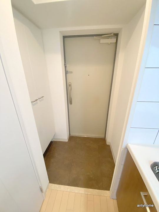 アーデン谷町の玄関