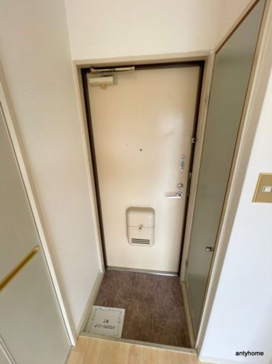 大阪府吹田市泉町5丁目(マンション)の賃貸物件の玄関
