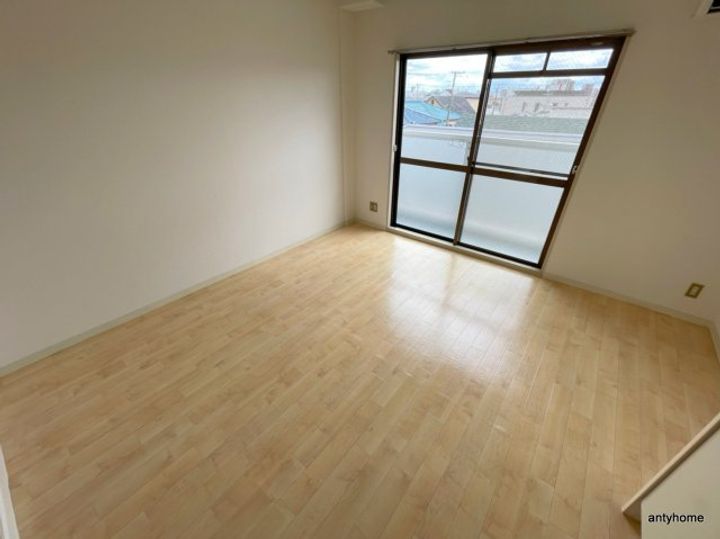 大阪府吹田市泉町5丁目(マンション)の賃貸物件の居間