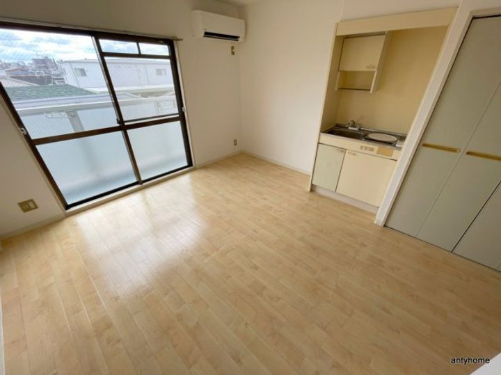 大阪府吹田市泉町5丁目(マンション)の賃貸物件の居間