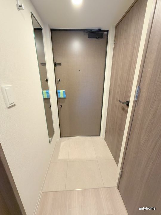コンフォリア新大阪宮原Qの玄関