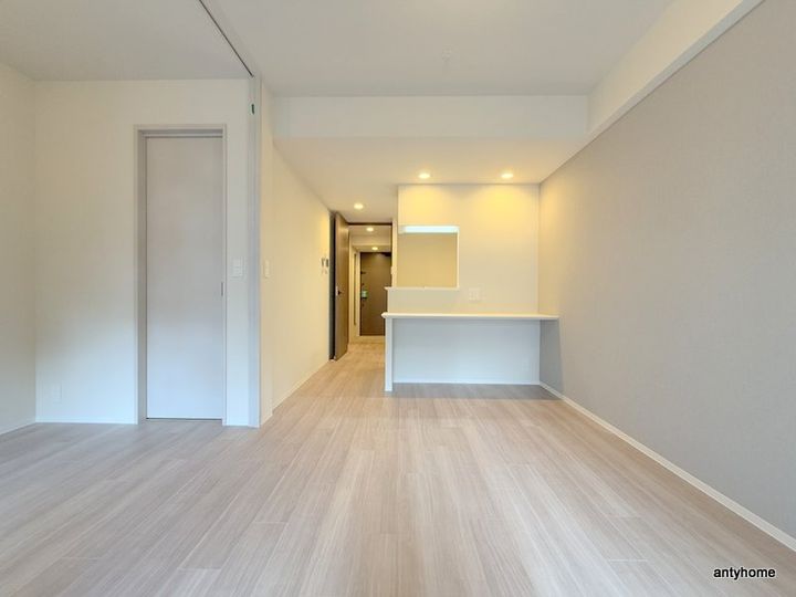 コンフォリア新大阪宮原Qの居間