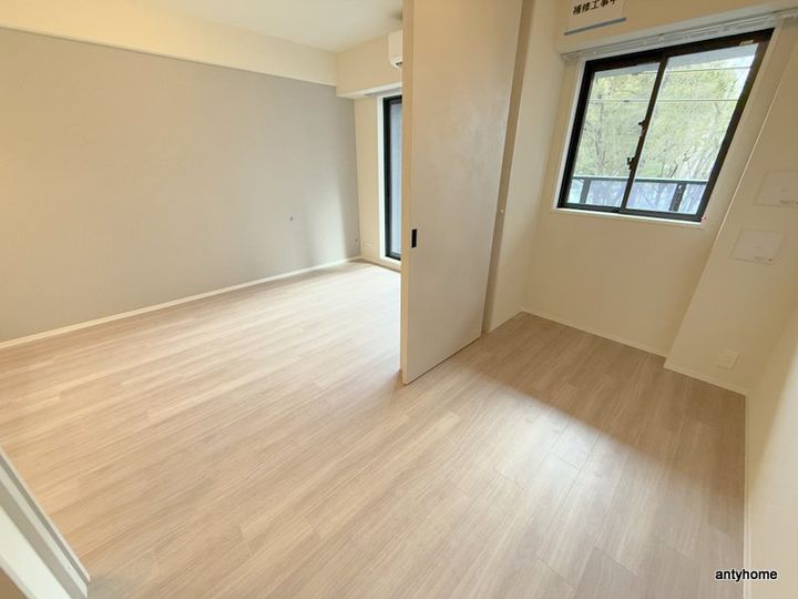 コンフォリア新大阪宮原Qの寝室