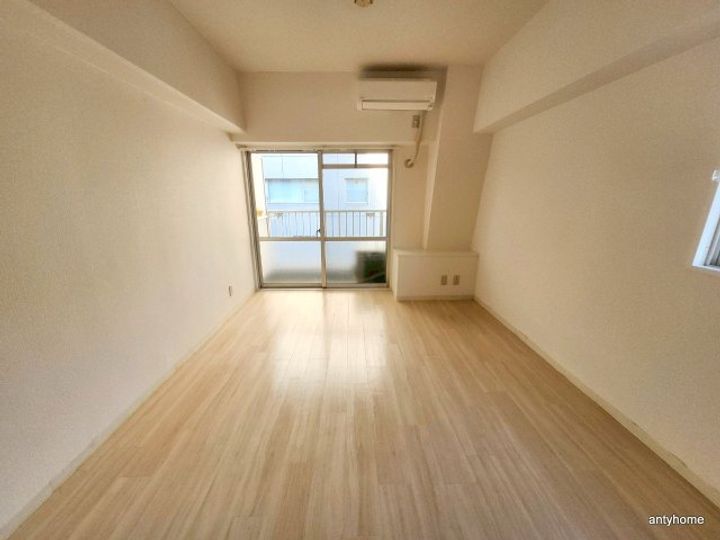 エルデ大手前の居間