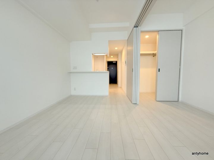 MAXIV CROS 江坂の居間