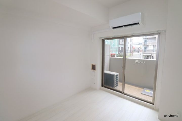 大阪府大阪市淀川区十三本町2丁目(マンション)の賃貸物件の居間