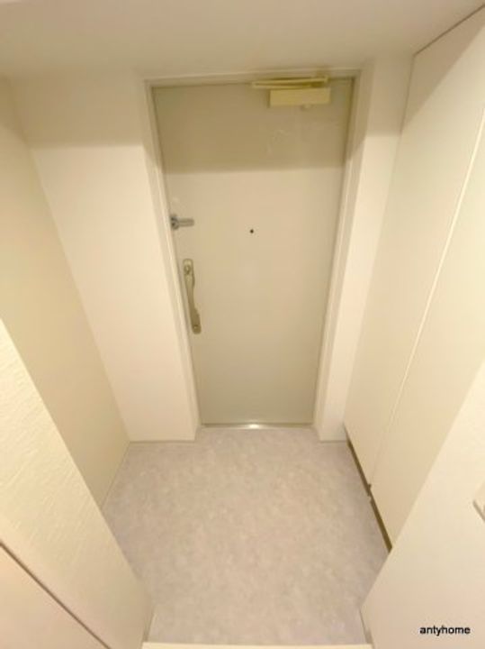 大阪府吹田市南金田2丁目(マンション)の賃貸物件の玄関