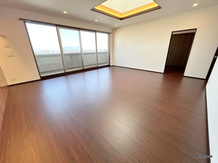 プレジオ帝塚山の居間