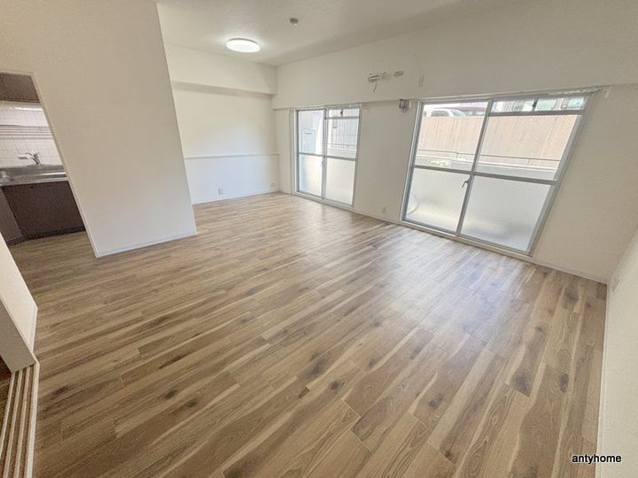 テン・フォーティの居間