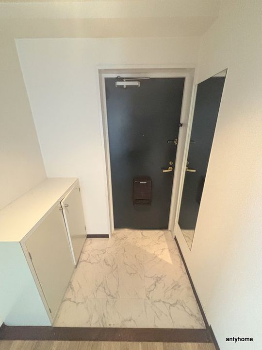 テン・フォーティの玄関