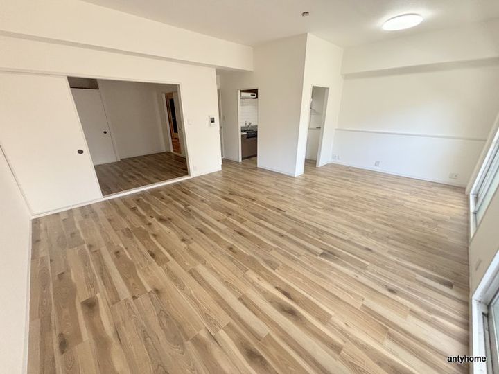 テン・フォーティの居間