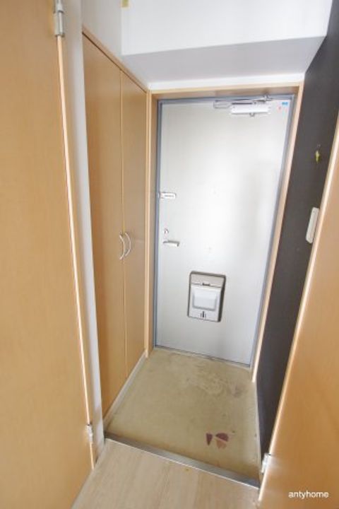 Gramercy Juso-higashi 1stの玄関