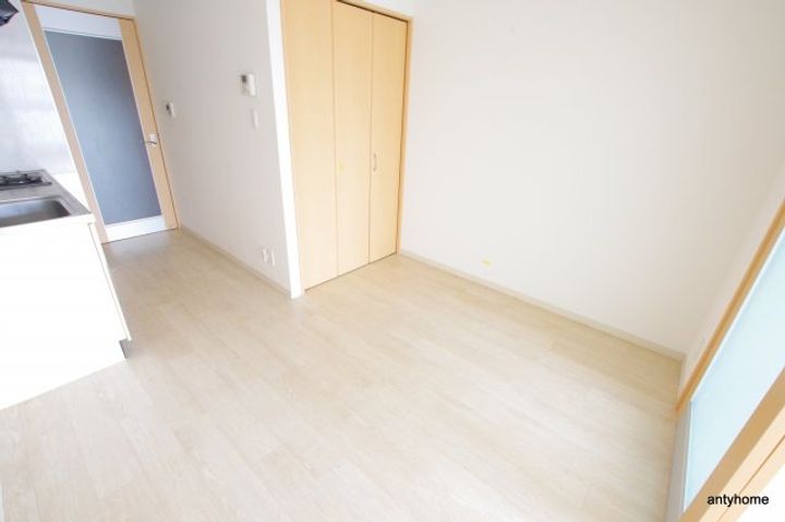 Gramercy Juso-higashi 1stの居間