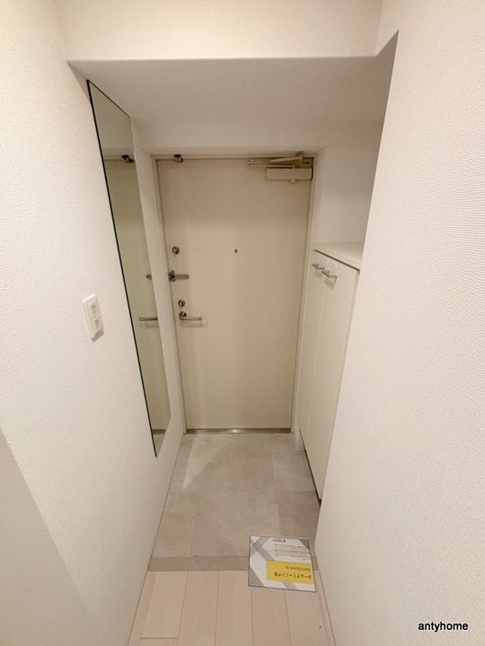SERENiTE本町refletの玄関