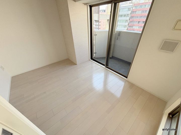 SERENiTE本町refletの居間