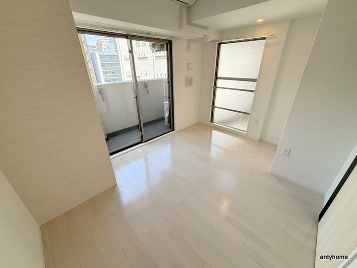 SERENiTE本町refletの居間
