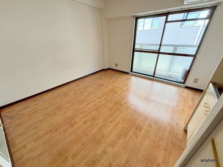 プレアール吹田泉町2の居間