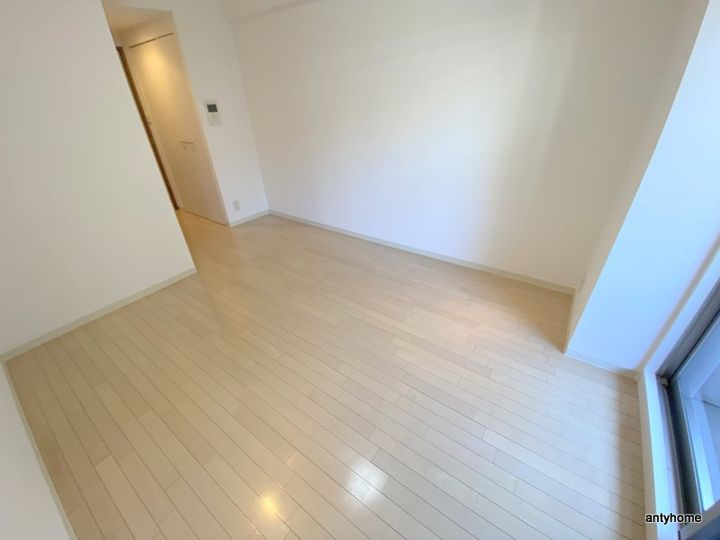 アーデン谷町の居間