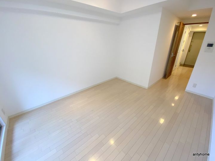 アーデン谷町の居間