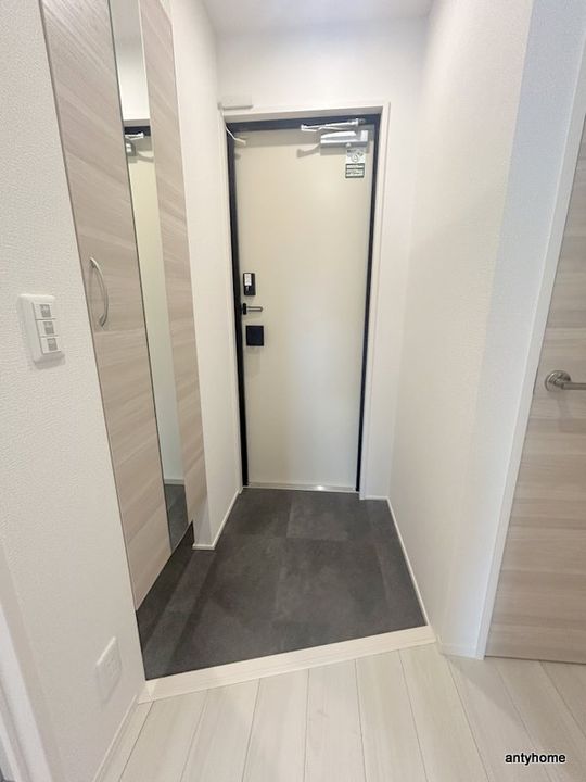 クラシスト泉町の玄関