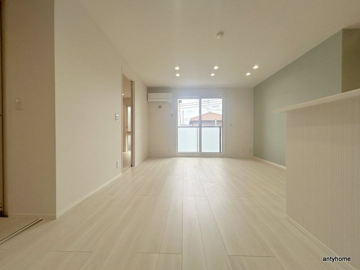 クラシスト泉町の居間