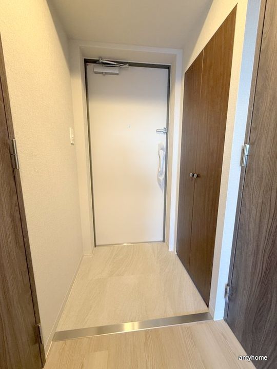 ArtizA京橋WESTの玄関