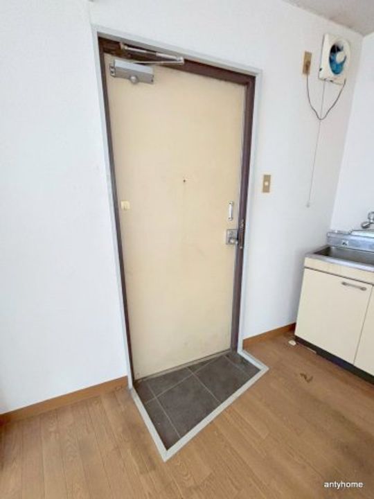 大幸ビルの玄関