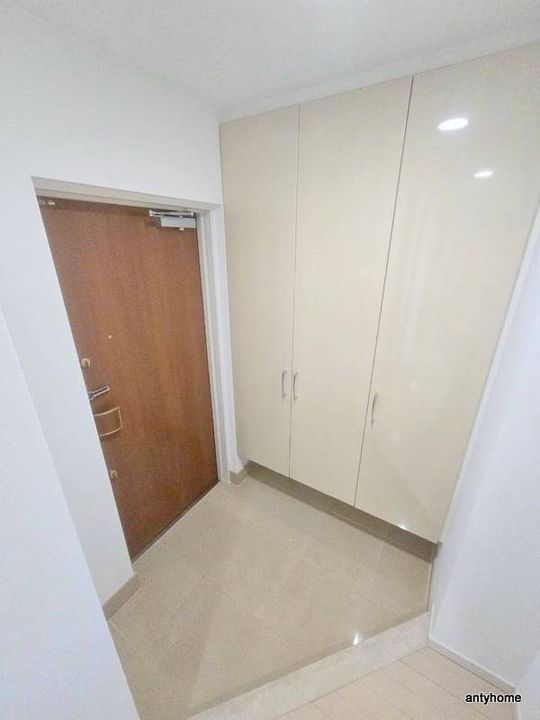 BRAVI南堀江の玄関
