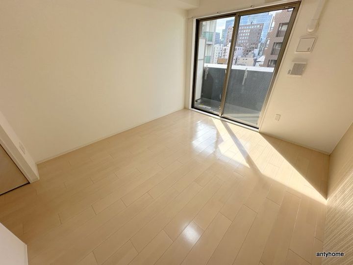 SERENiTE北浜の居間