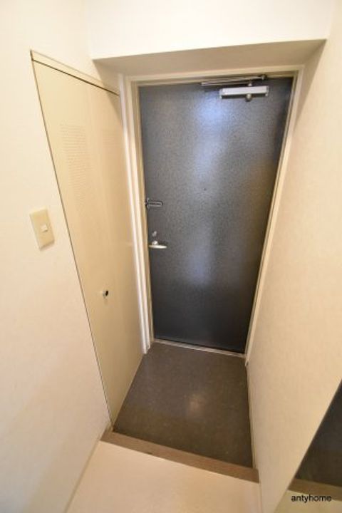 ミールズ江坂の玄関