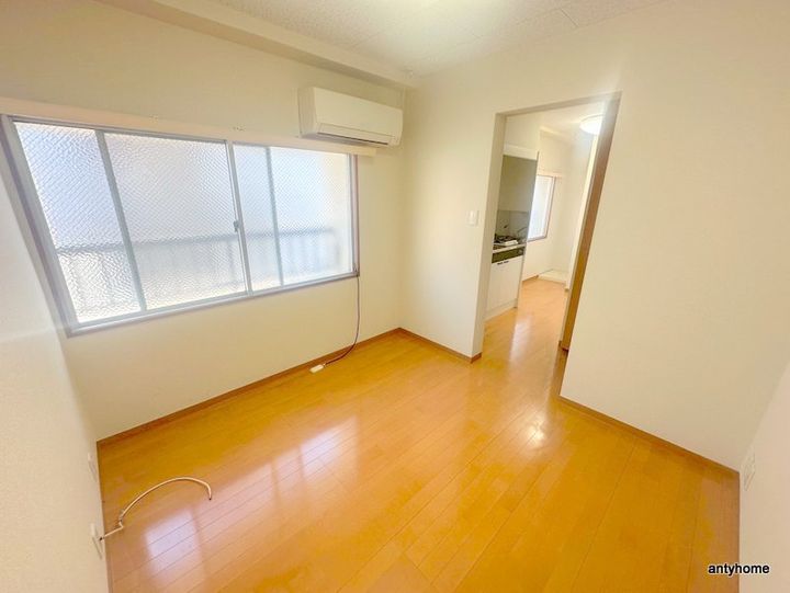 山本ビルの居間